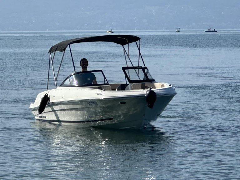 Huur een Bayliner VR4 in Lausanne