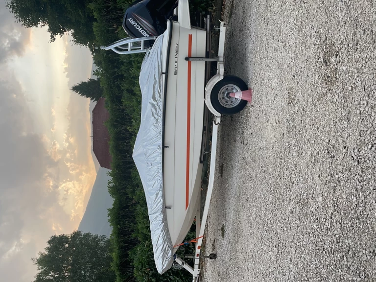 Verhuur Motorboot in Conjux - Bayliner Element E5