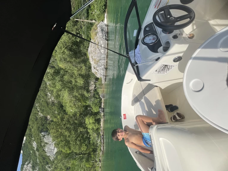 Bootverhuur Bayliner Element E5 in Conjux via SamBoat