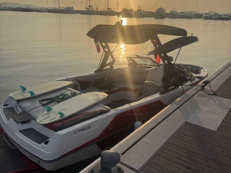 Huur een Malibu AXIS T22 in Port des Marines de Cogolin