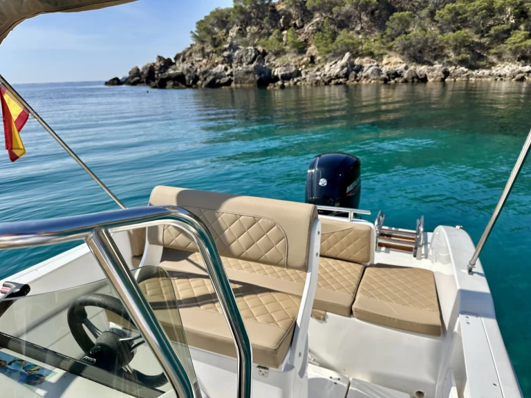 Huur een Barqa 19.5 in Roses