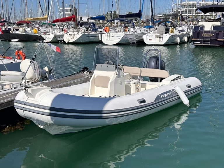 Huur een Capelli Capelli 570 in La Rochelle