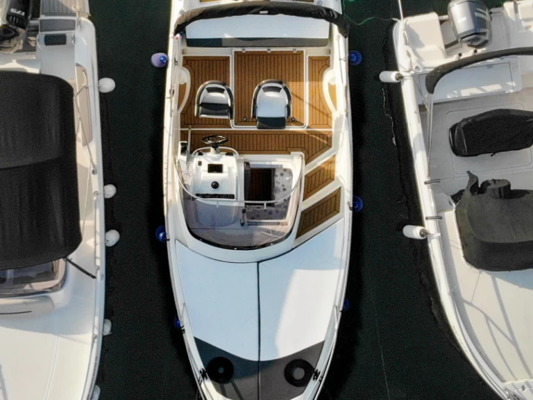 Motorboot te huur in Šimuni voor de beste prijs