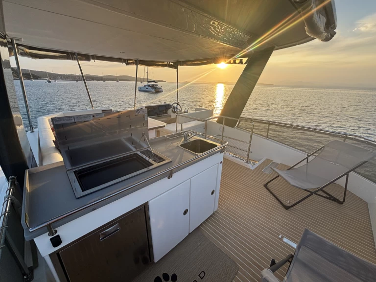 Leopard Leopard 43 Powercat te huur van particulier of professional in Hyères