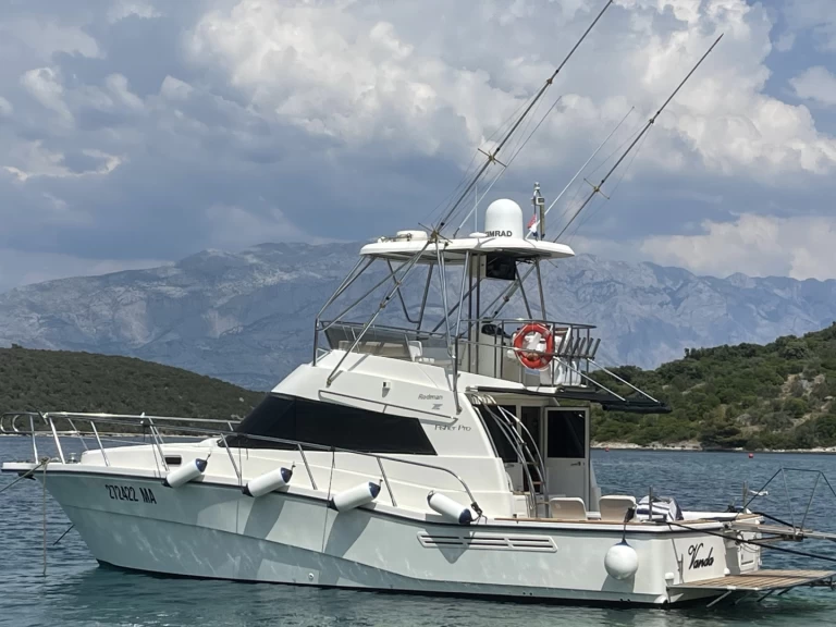 Huur een Rodman Rodman 1250 Fisher Pro in Makarska