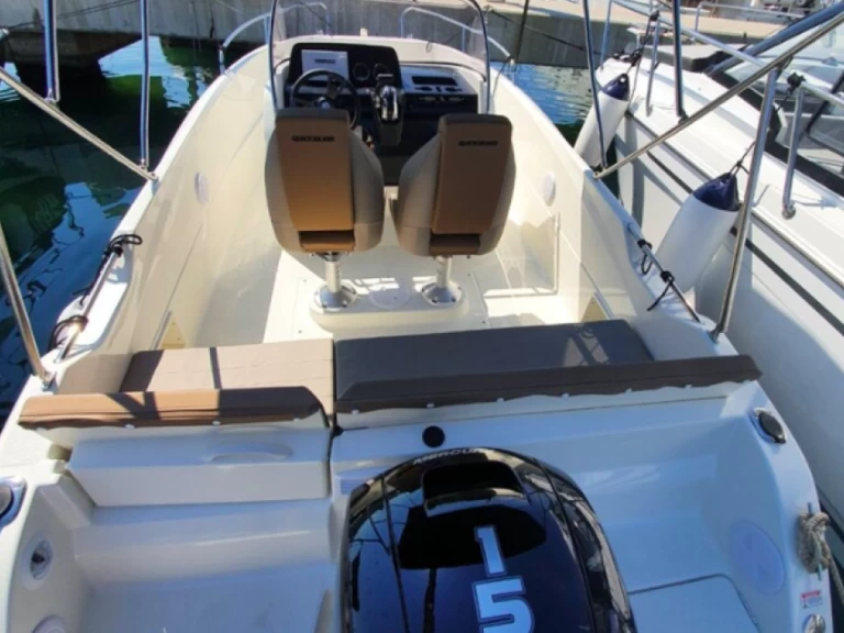 Bootverhuur Empuriabrava goedkoop Activ 605 Sundeck