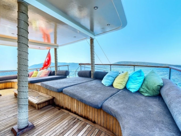 Custom Made D120 te huur van particulier of professional in Bodrum