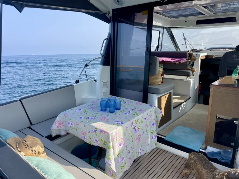 Huur een Jeanneau Merry Fisher 895 Cruiser in Mandelieu-la-Napoule