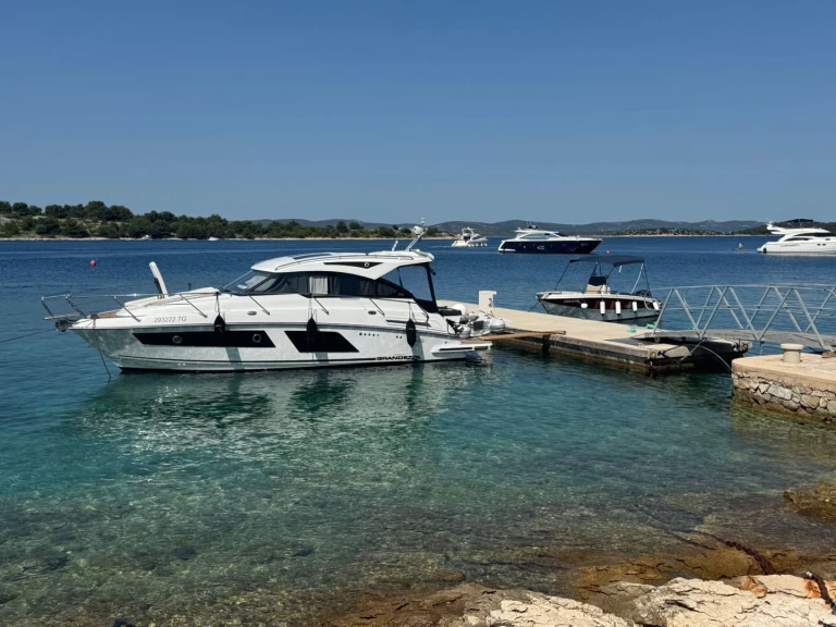 Verhuur Motorboot Grandezza met vaarbewijs