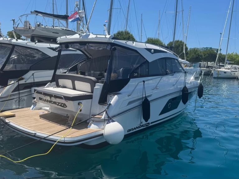 Motorboot te huur in Trogir voor de beste prijs