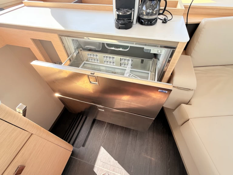 Verhuur Catamaran Fountaine Pajot met vaarbewijs