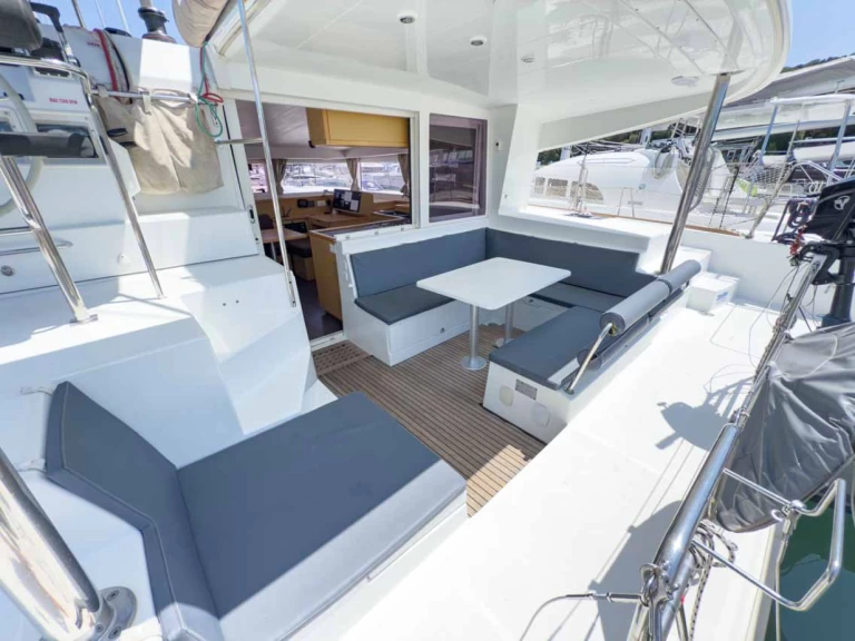 Huur Catamaran met of zonder schipper Lagoon in Pula