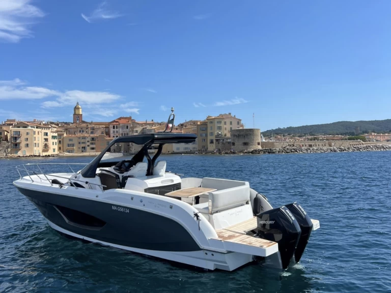 Motorboot te huur in Port des Marines de Cogolin voor de beste prijs