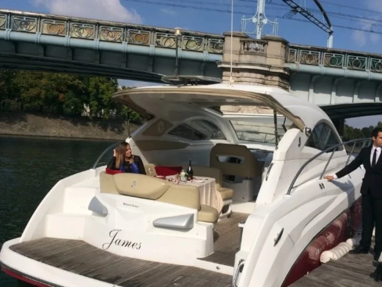 Huur een Bénéteau Monte Carlo 37 in Paris