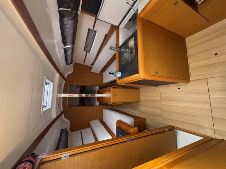 Huur Zeilboot met of zonder schipper SUN ODYSSEY 349 QR 2016 in La Rochelle