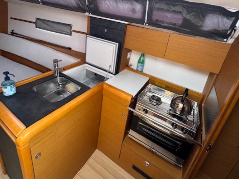 Huur een SUN ODYSSEY 349 QR 2016 SUN ODYSSEY 349 QR 2016 in La Rochelle