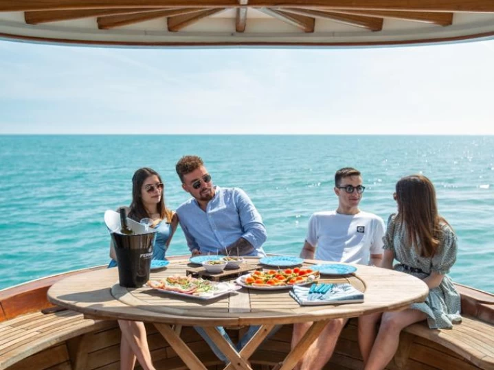 Verhuur Motorboot Jeanneau met vaarbewijs