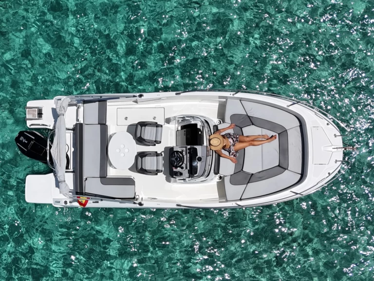 Jeanneau CAP CAMARAT 6,5 CC Style te huur van particulier of professional in Marina Botafoch