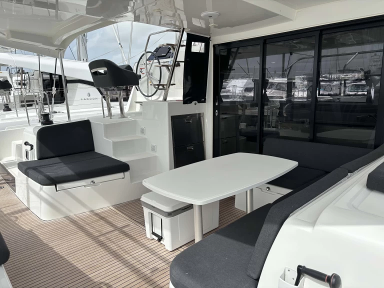 Huur een Lagoon Lagoon 42 in Playa Sardinera