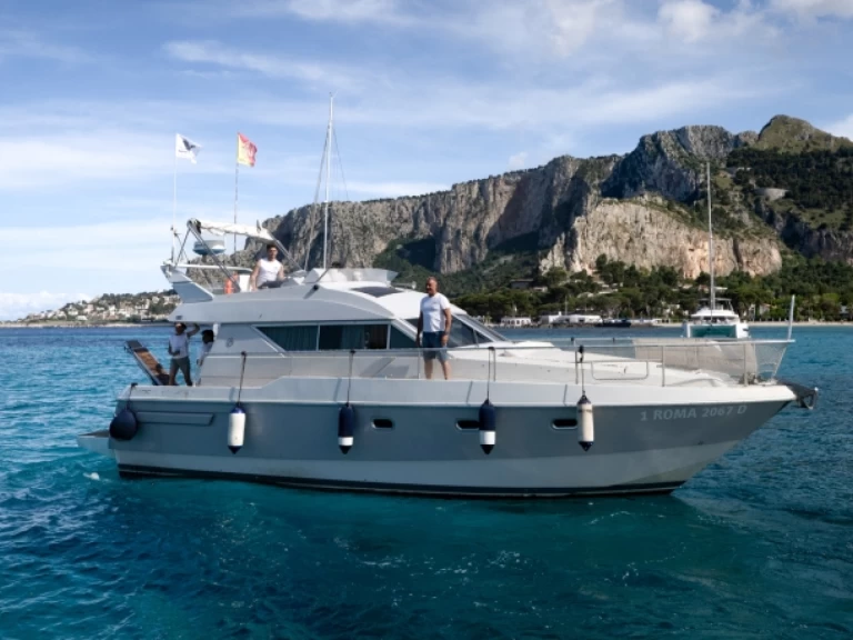 Huur een Mochi Craft Mochi Craft 42 Fly in La Cala (porto Palermo)