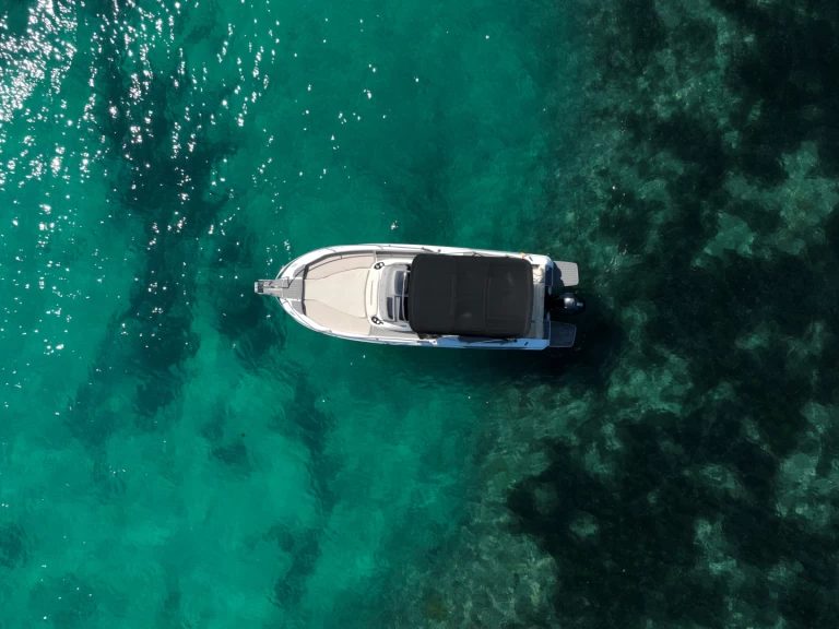 Verhuur Motorboot Karnic met vaarbewijs