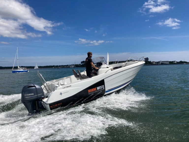 Jeanneau Cap Camarat 6.5 CC Serie 3 te huur van particulier of professional in Lorient