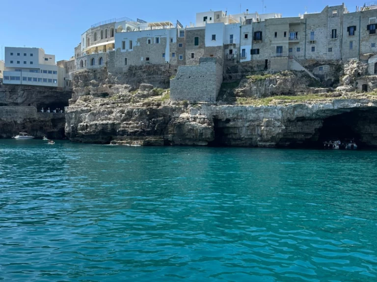 Motorboot te huur in Polignano a Mare voor de beste prijs