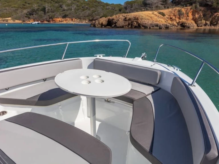 Verhuur Motorboot in La Forêt-Fouesnant - Jeanneau Cap Camarat 6.5 CC Serie 3