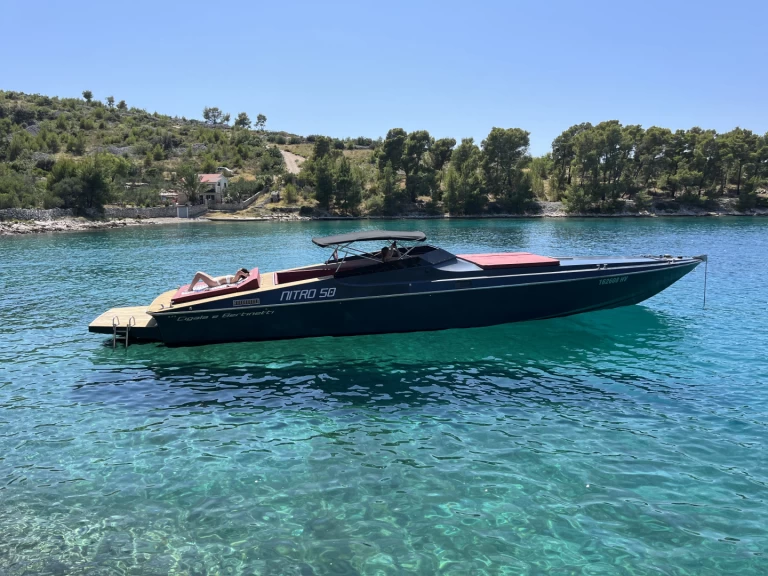 Huur een Cigala e bertinetti Nitro 50 in Hvar