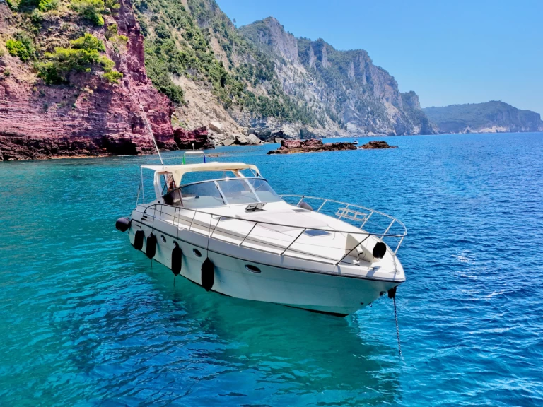 Huur een Cranchi Mediterranee 41 in Carrara