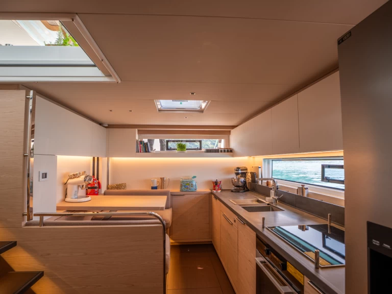 Bootverhuur Lagoon Lagoon Sixty 5 in Salerno via SamBoat