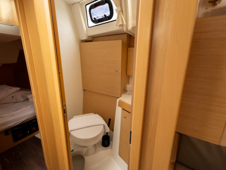 Huur een Bénéteau Oceanis 38.1 in Salerno