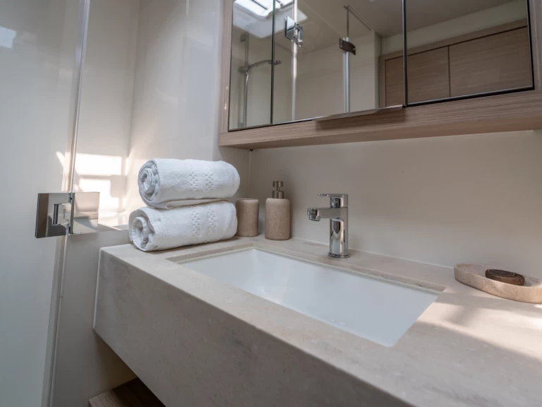 Huur een Lagoon Lagoon 55 in Capo d'Orlando