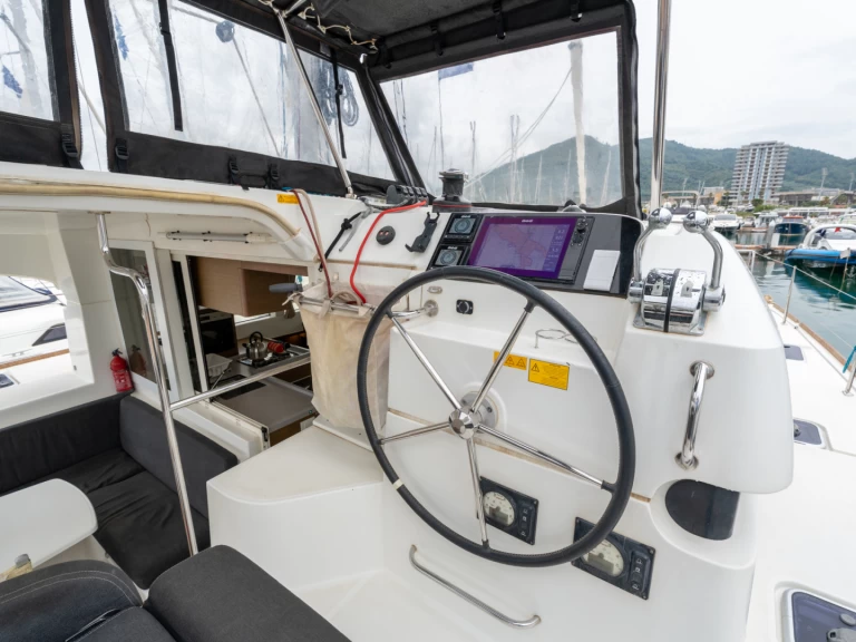 Verhuur Catamaran in Salerno - Lagoon Lagoon 40