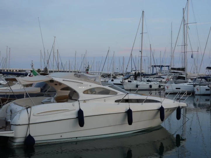 Motorboot te huur in Marina d'Arechi voor de beste prijs