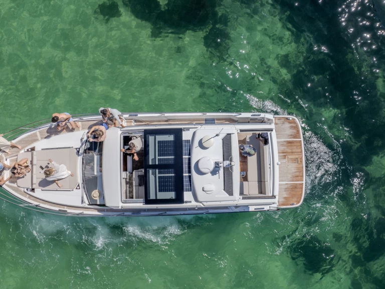 Huur een Grandezza 37 CA in Vilamoura