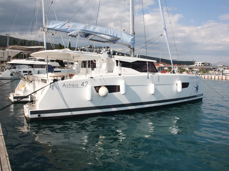 Jachthuur in Seget Donji - Fountaine Pajot Astrea 42 via SamBoat