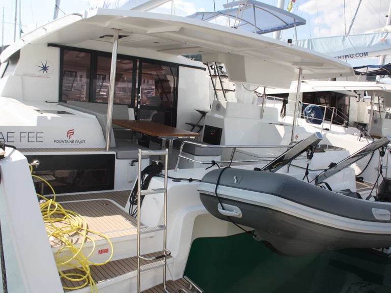 Huur een Fountaine Pajot Astrea 42 in Seget Donji