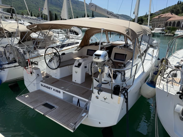 Jeanneau Sun Odyssey 410 te huur van particulier of professional in Komolac