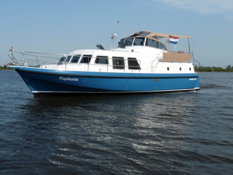 Huur Motorboot met of zonder schipper  in Akkrum