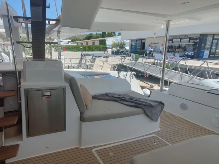 Huur een Fountaine Pajot Aura 51 in Seget Donji