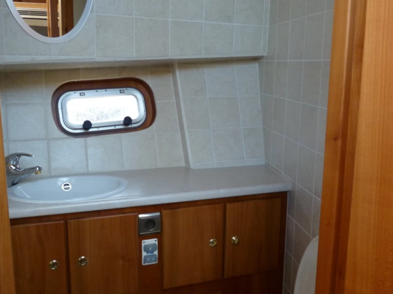 Huur Motorboot met of zonder schipper  in Akkrum