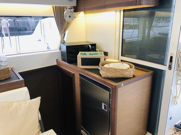 Verhuur Catamaran Lagoon met vaarbewijs