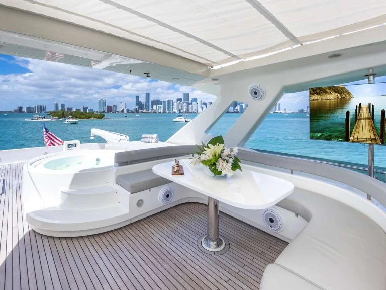 Huur Jacht met of zonder schipper Ferretti in Miami