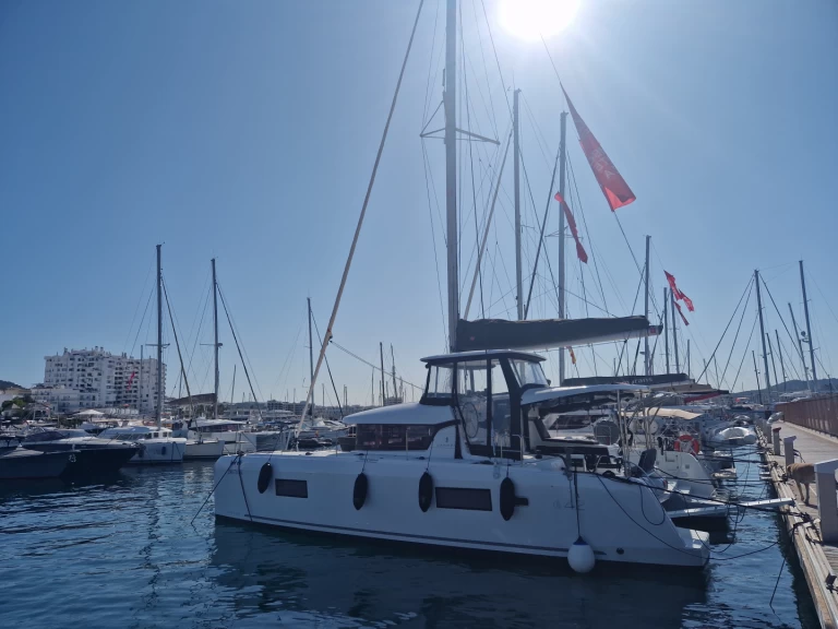 Verhuur Catamaran in Le Marin - Lagoon Lagoon 42