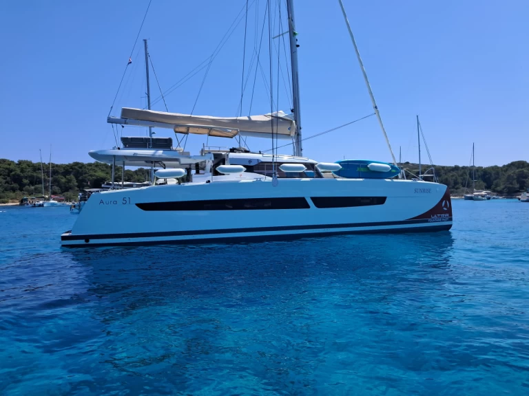 Huur een Fountaine Pajot Aura 51 in Seget Donji