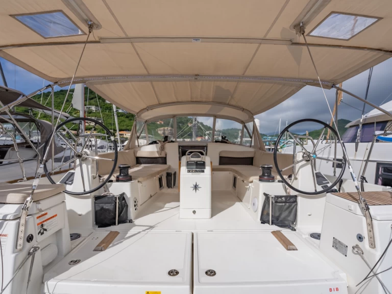 Huur een Jeanneau Sun Odyssey 490 in Road Town