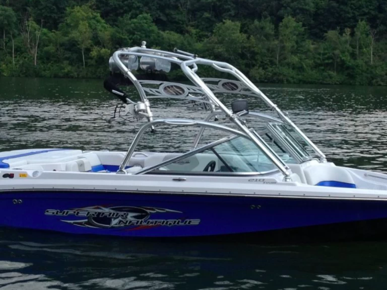 Huur een Nautique Correct Craft Competition Ski Boat 2001 in Sevrier