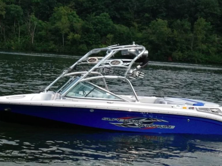 Bootverhuur Sevrier goedkoop Competition Ski Boat 2001
