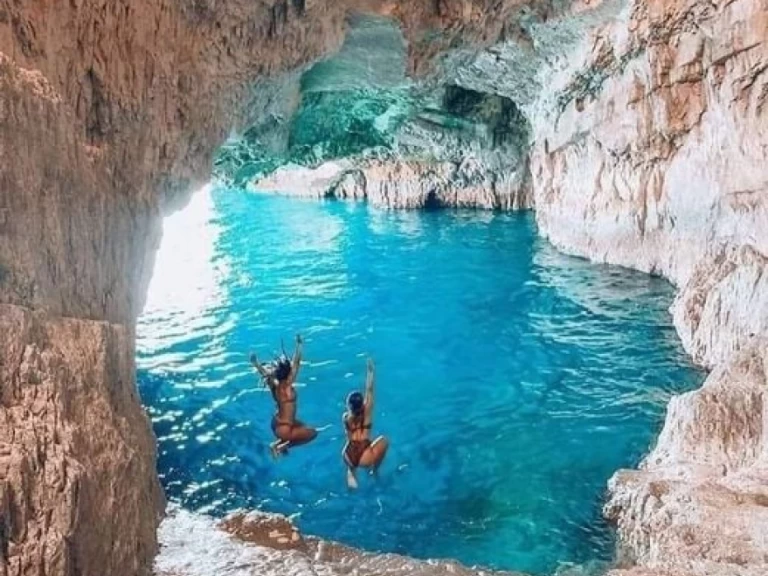 Huur een Tullio-Abbate elite 35 in Marina Aliki